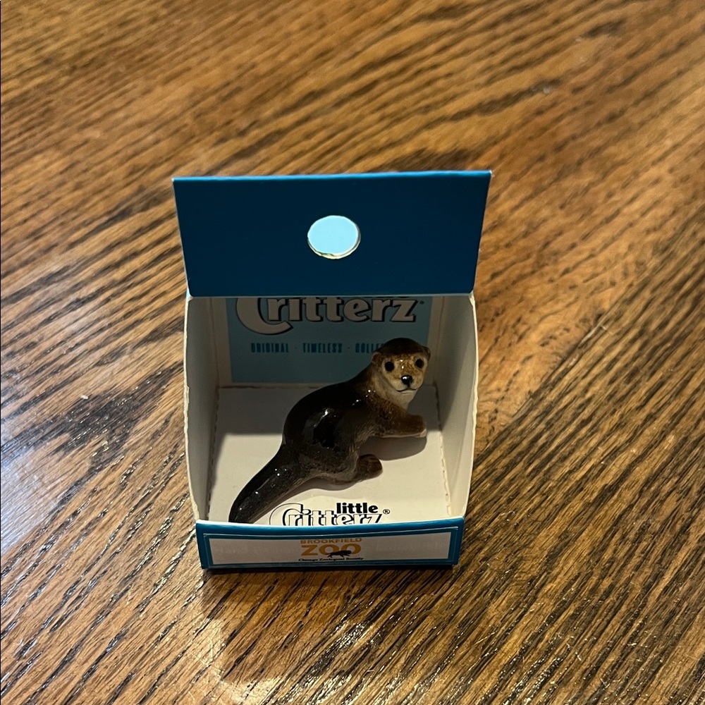Little Critterz Brown Glide River Otter Figurine